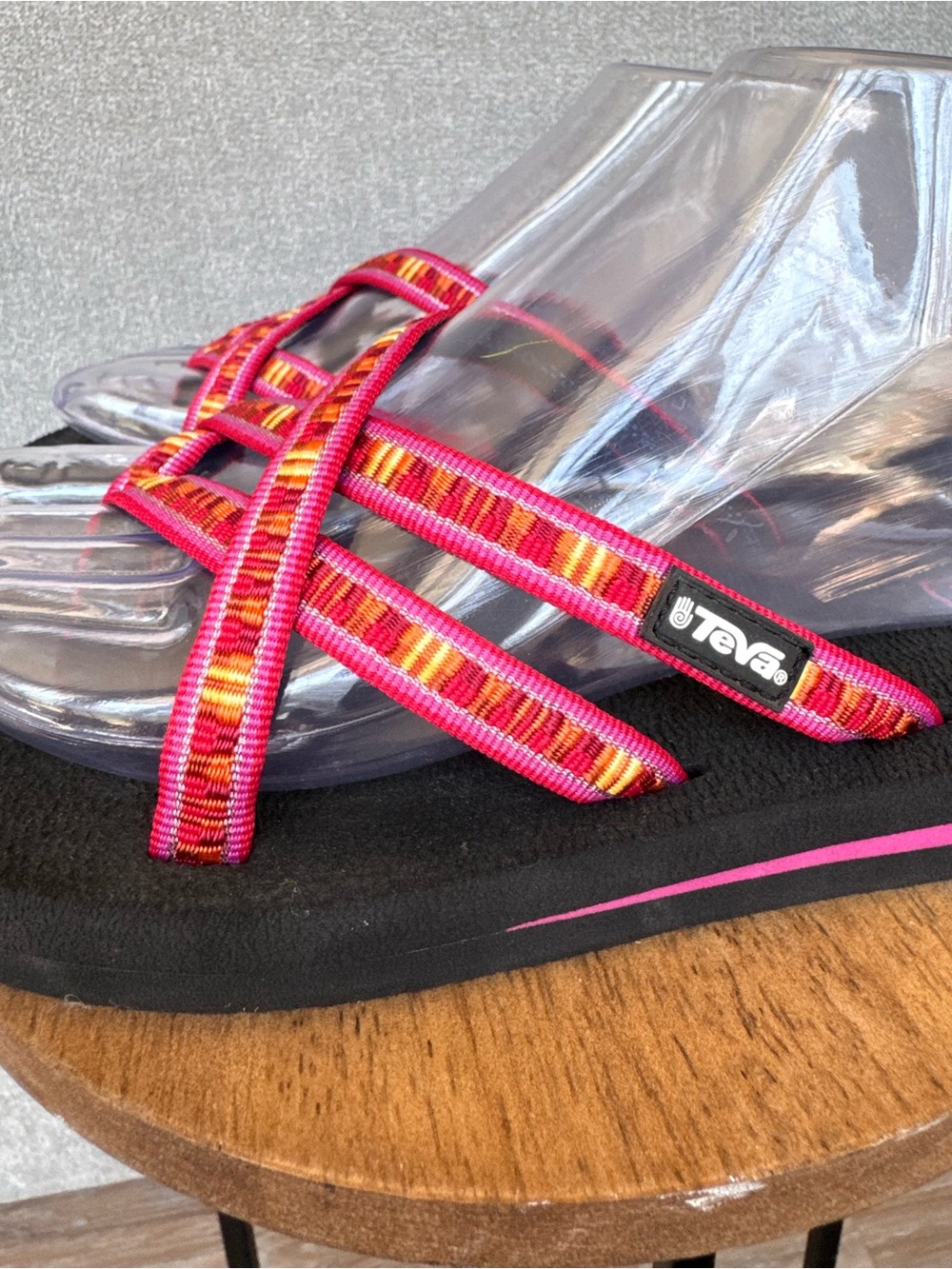 Teva Women's Olowahu Kaleidoscope Flip-flops Size 7 - Picture 2 of 12